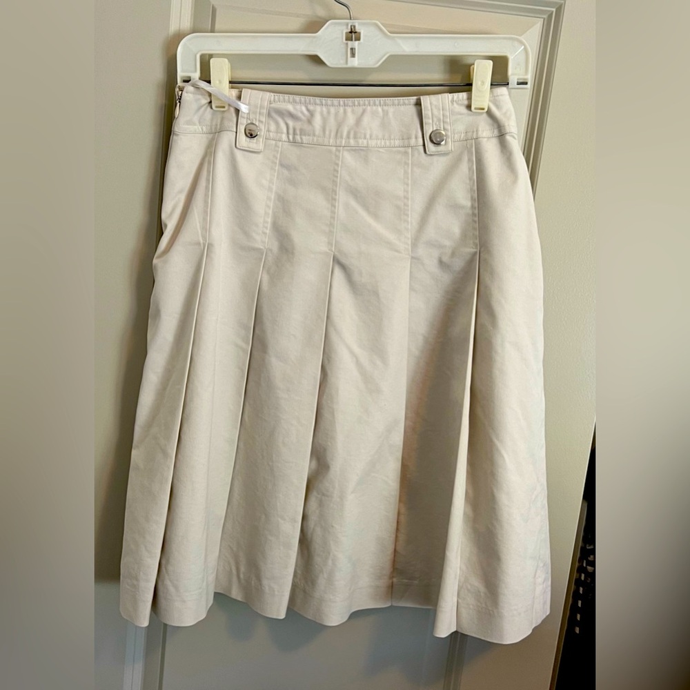 Elegant Cream Midi Skirt with Classic Charm